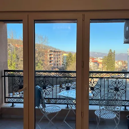 Eden Apartment *
